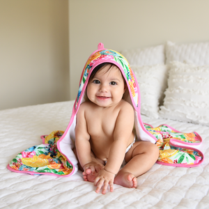 Lillyana Plush hooded TOWEL - Gigi and Max