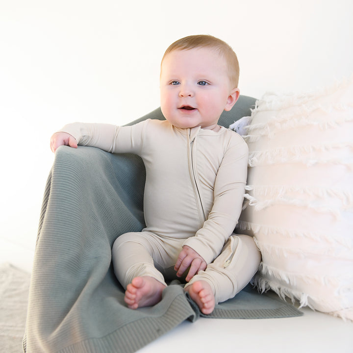 Oatmeal ZIP - Gigi and Max