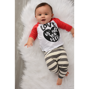 Black sleeved raglan - all you need is love in CORAL - Gigi and Max