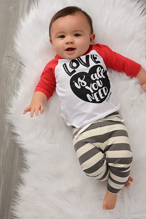 Black sleeved raglan - love is all you need in BLACK - Gigi and Max